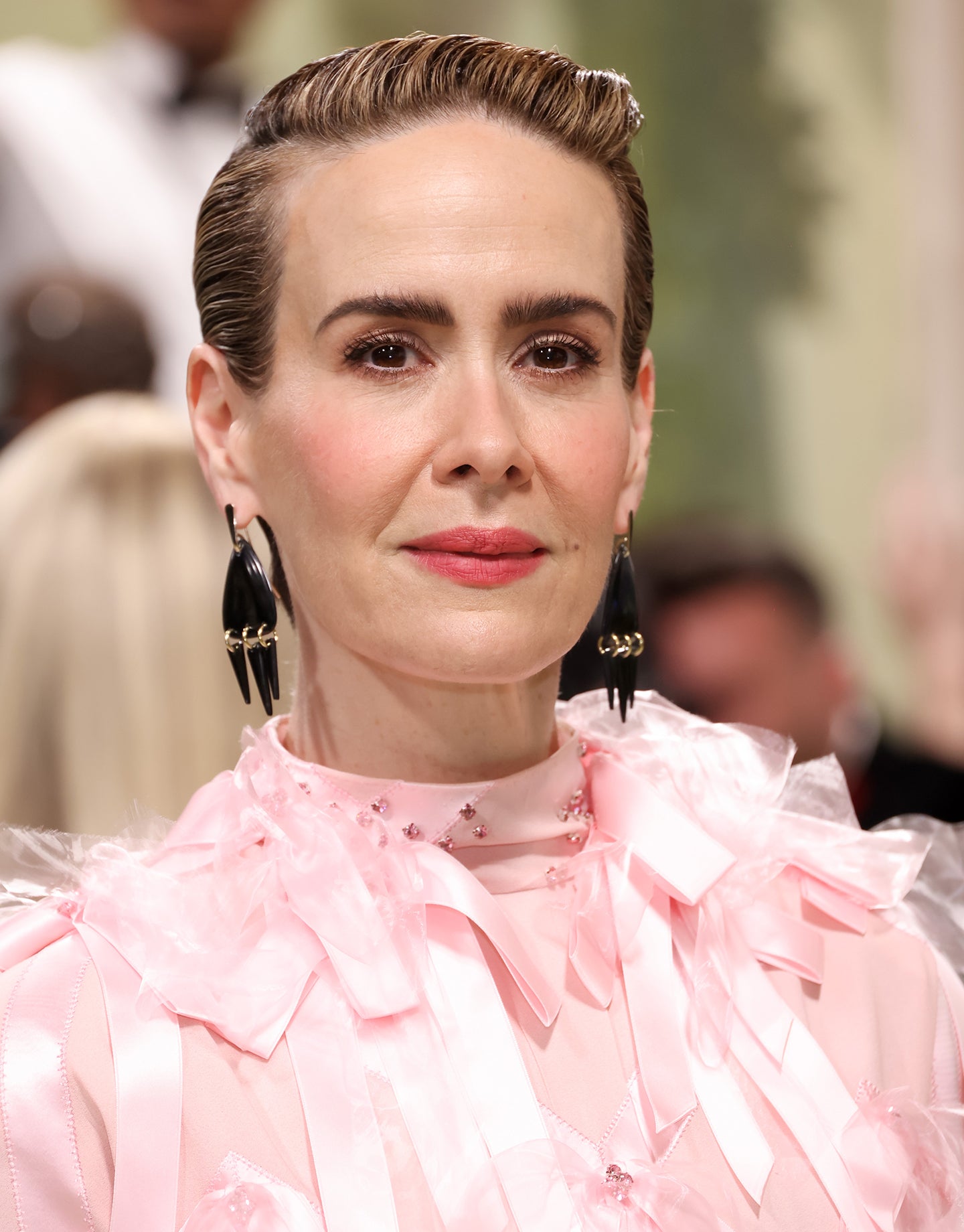 sarah paulson pink dress Sarah Paulson Ocean's 8 Tour Wardrobe | British Vogue